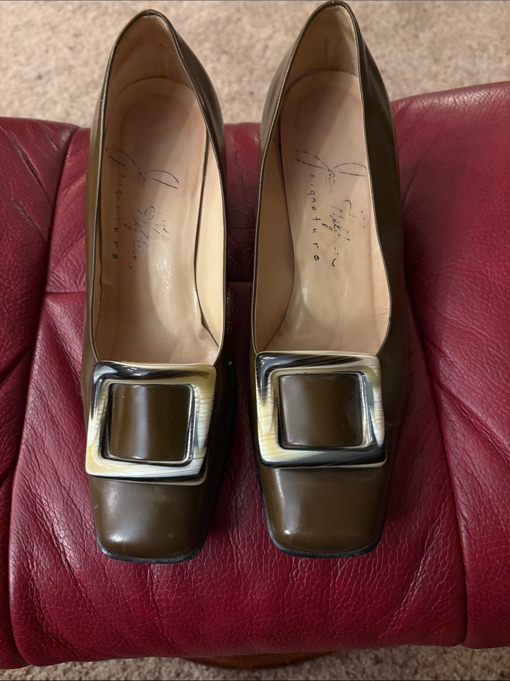 Joan Helpern 8.5 Women's Square-Toe Army Green Leather Pumps w/ Statement Buckle
